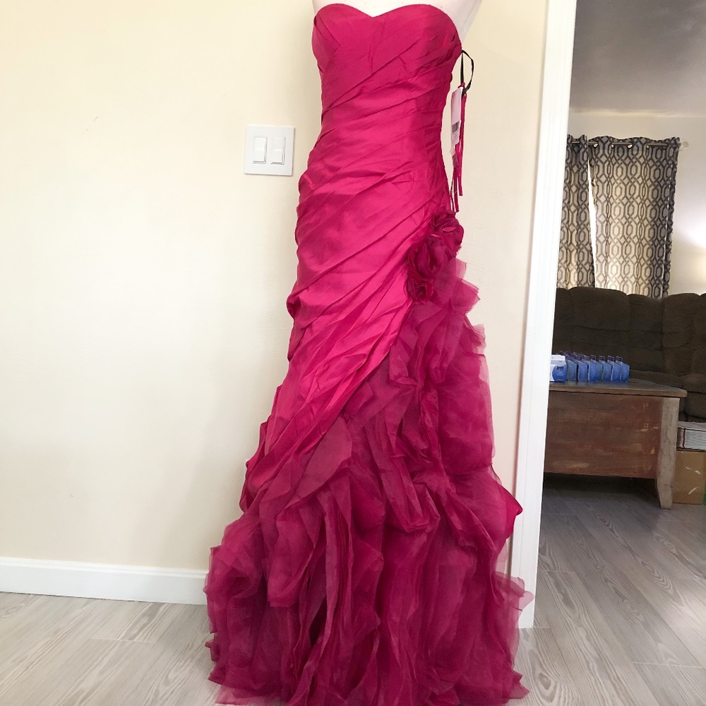 Fuchsia vertical ruffles. - Picture 7 of 10